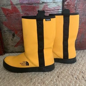 Size 5 women’s north face waterproof boots